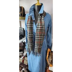 BURBERRYs of London 100% Lambswool Gray Scarf Shawl Nova Check Vintage